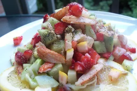 Crab,strawberry and  lime calad. салат с крабами, клубникой и лимоном: шаг 3