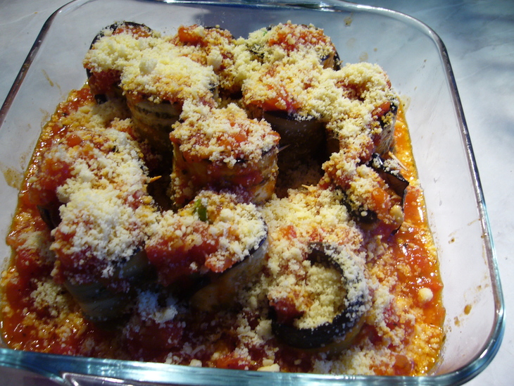 Melanzane alla parmigiana (баклажановые рулетики  с моцареллой): шаг 5