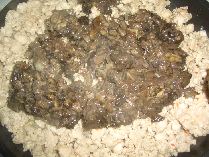 Картофельные зразы с мясо-грибной начинкой: шаг 6