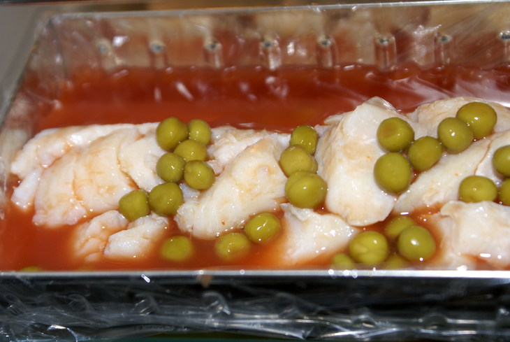 Заливное из белой рыбы с томатным соком: шаг 6