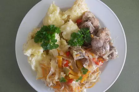 Дрожжевые галушки на квашенной капусте - dampfnudeln auf sauerkraut (bäürliche art): шаг 1