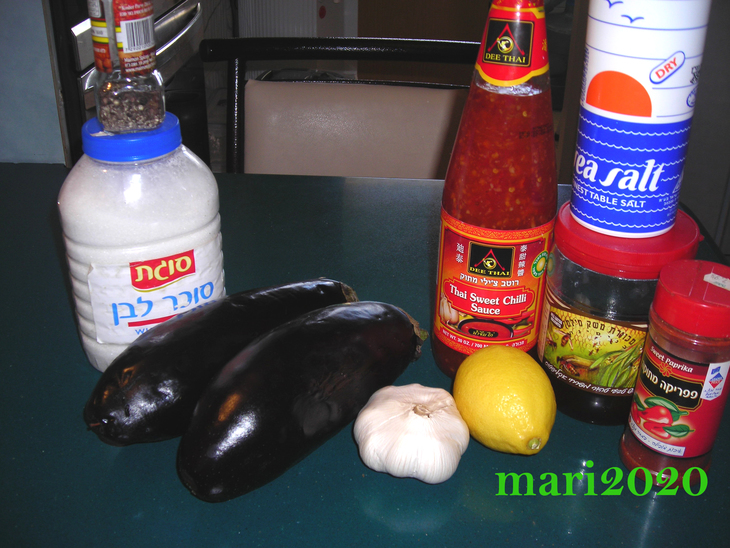 Баклажаны,запеченные в меде и сладком соусе  чили: шаг 1