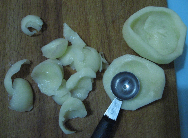 Ароматный запеченый фаршированный картофель со свининой, грибами и копченым салом.: шаг 2