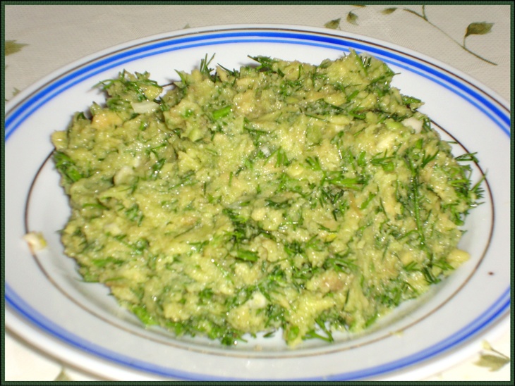 Салат из морской капусты  с заправкой из авокадо: шаг 4