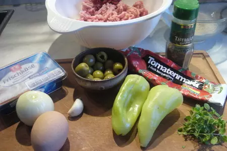 Мясной хлебец по-гречески с соусом тцацики: шаг 1