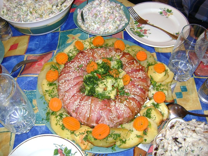 Рулет мясной "праздничное кольцо": шаг 5