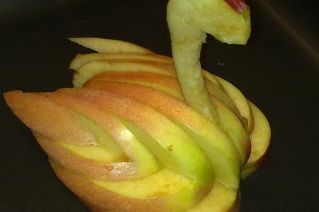 Лебеди из яблок пошагово с фото