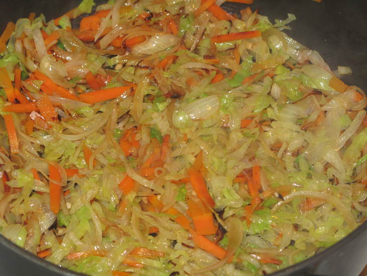 Жаренная лапша с креветками и овощами / egg noodles with shrimps and vegetable /: шаг 5