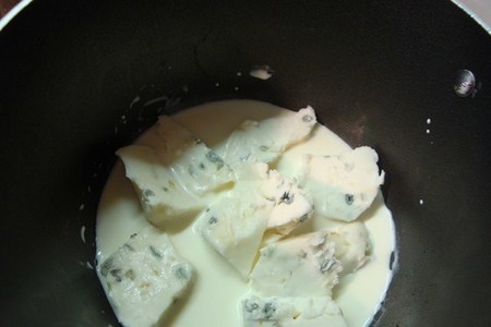 Гречнево - баклажановые оладики с соусом и с начинкой: шаг 6