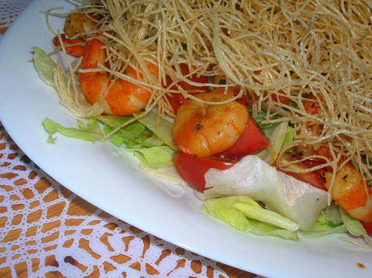 Вьетнамский салат (почти) с креветками и рисовой вермишелью: шаг 7