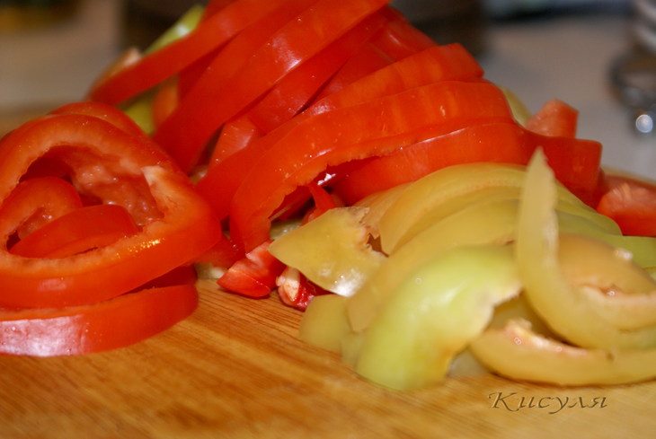 Салат с индейкой, руколой и яблоками в карамели: шаг 2