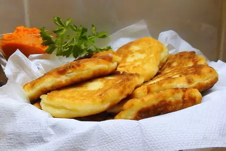 Очень вкусные картофельно-творожные пончики.: шаг 8