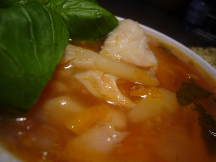 Рыбно-томатный супчик с сельдереем и базиликом: шаг 3