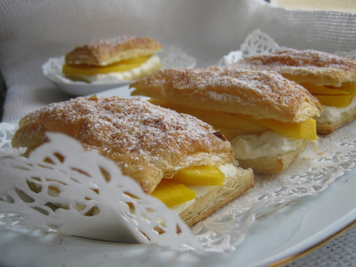 Пирожное из слоёного теста с кремом и манго.("mango mille feuille"): шаг 8