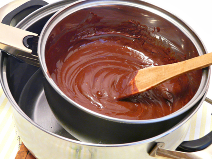 Шоколадно-коньячная помадка с маршмеллоу, орехами и печеньем.: шаг 2