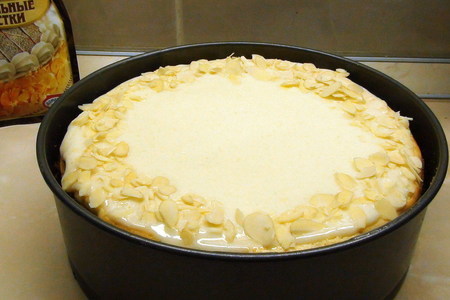 Пирог творожный с белым шоколадом и сметаной заливкой.: шаг 8