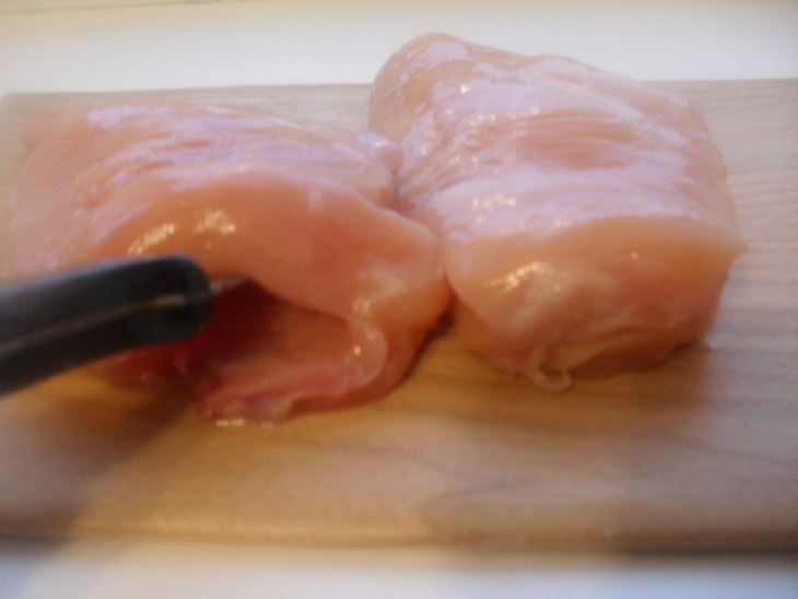 Куриное филе под пикантным соусом "новогодний маскарад": шаг 1