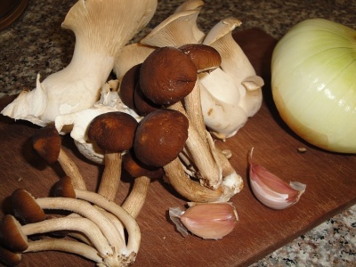 Соус с креветками  и грибами: шаг 2