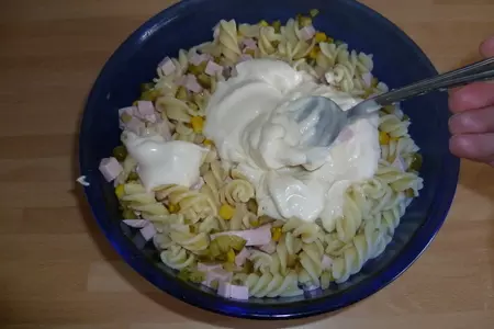 Nudelsalat (макаронный салат): шаг 7