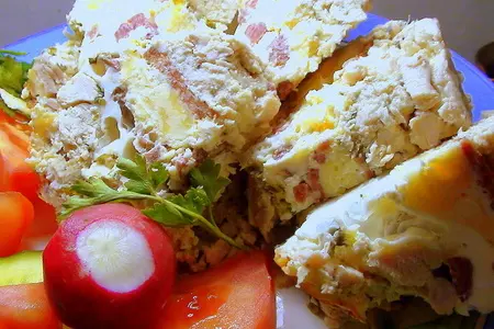 Очень мясной «пирог» с курицей, колбасой и яйцами или праздничный куглоф.: шаг 6