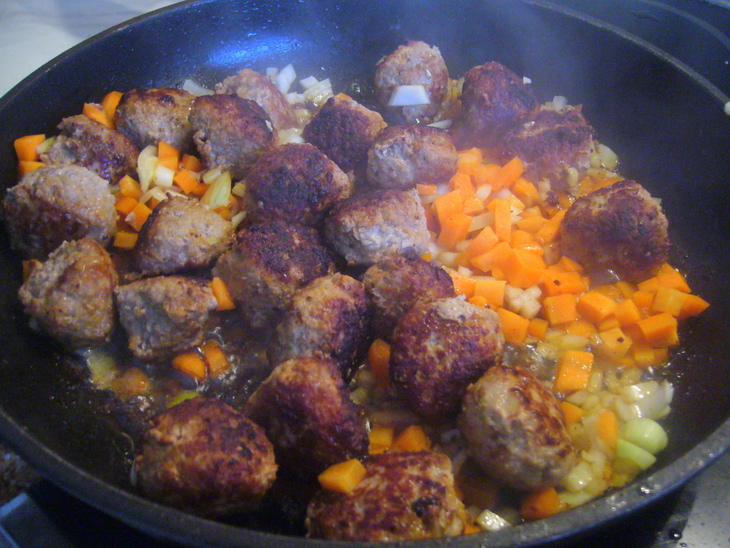 Фрикадельки в вине (boulettes au vin): шаг 3