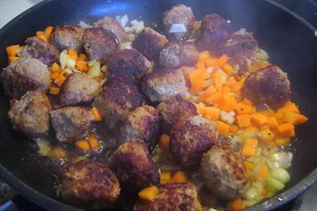 Фрикадельки в вине (boulettes au vin): шаг 3