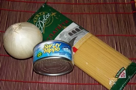 Spaghetti con tonno: шаг 1