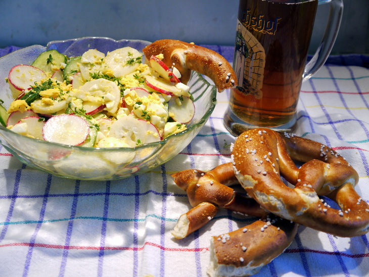 Баварский салат с редиской, редькой и яично-горчичной запрaвкой: шаг 5