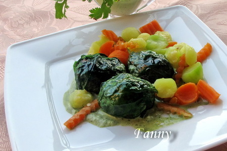 Паровые котлетки из телятины в шпинате с овощным гарниром и соусом из кориандра: шаг 8