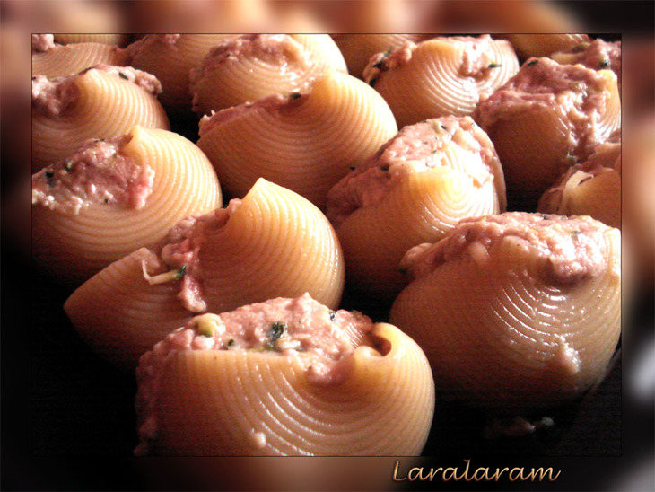 Фаршированные ракушки из пасты "lumaconi" в соусе "прощай, талия, и не возращайся!": шаг 8