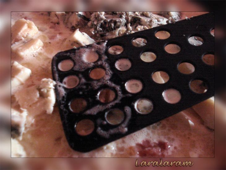 Фаршированные ракушки из пасты "lumaconi" в соусе "прощай, талия, и не возращайся!": шаг 12