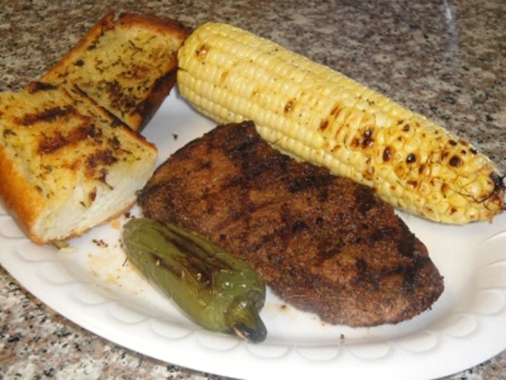 Мясо с кукурузой,перцем и хлебом на гриле: шаг 7