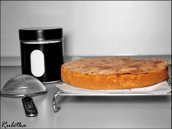 Кофейный торт со взбитыми сливками и миндально-грильяжным бисквитом.: шаг 16
