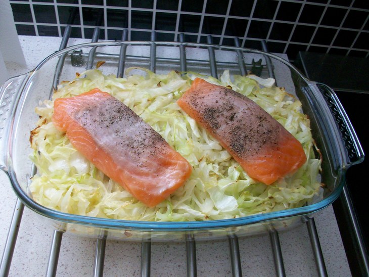 Рыбка на овощной подушке под белым яичным соусом: шаг 9