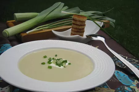 Классический холодный суп крем из картофеля  - "вишисуаз" ( vichyssoise).: шаг 8