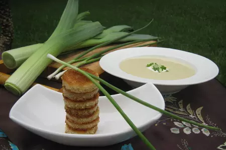 Классический холодный суп крем из картофеля  - "вишисуаз" ( vichyssoise).: шаг 9