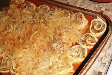 Рулеты с мясом в томатно-луковом соусе: шаг 7