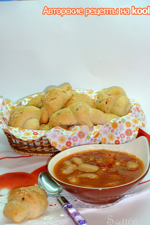 Томатный суп с гигантской фасолью и постными картофельными рогаликами + булочки с зеленым луком: шаг 25