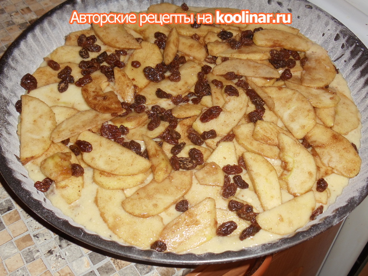 Яблочный пирог с изюмом и корицей: шаг 4