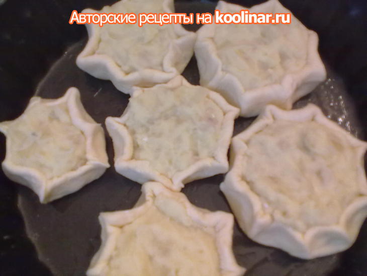 Шаньги с картошкой,салом,луком)))на пресном тесте!!!: шаг 9