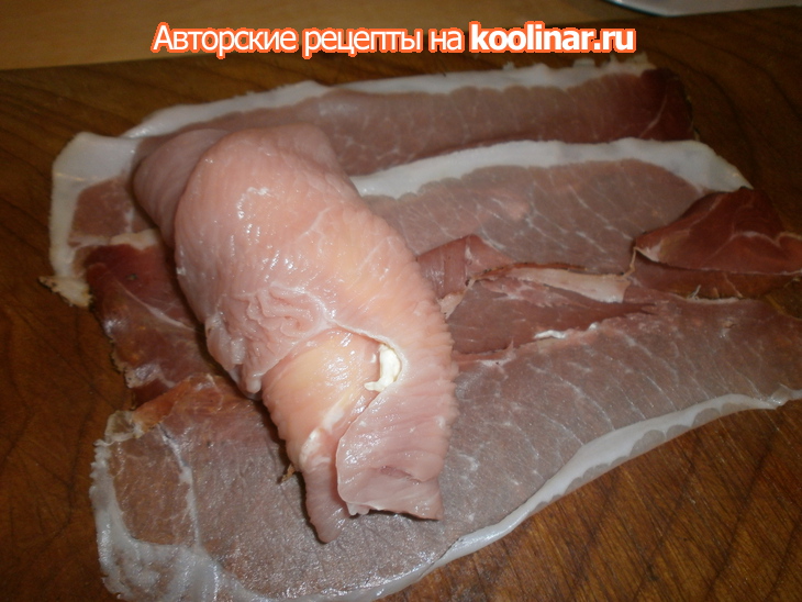 Мясные рулетики с сырной начинкой и хрустящей корочкой: шаг 3