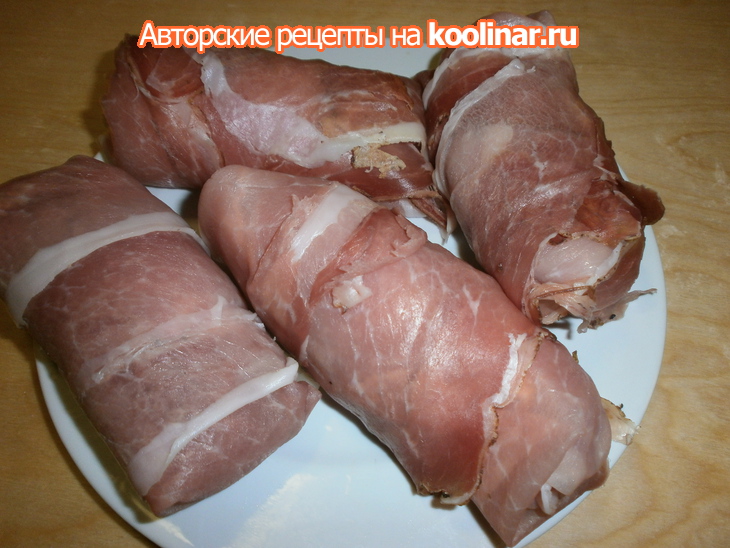 Мясные рулетики с сырной начинкой и хрустящей корочкой: шаг 4