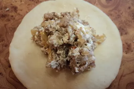 Булочки с мясом и творожным сыром: шаг 4