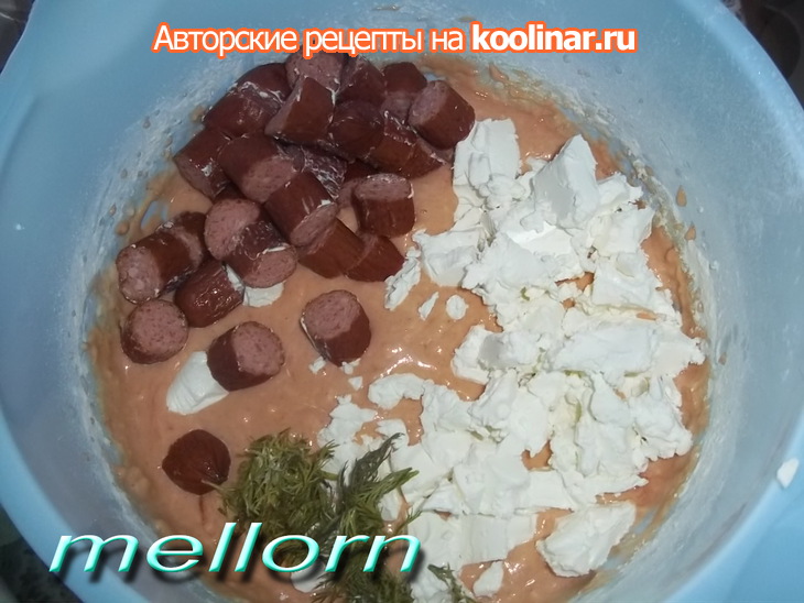 Томатный пирог с брынзой и колбасками: шаг 2