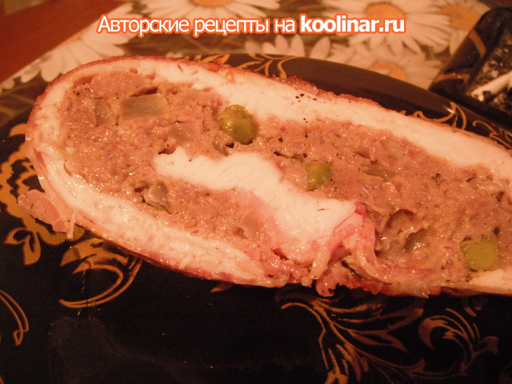 Фарш из говядины,запеченный в оболочке из курицы и бекона: шаг 2