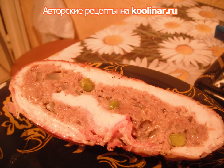 Фарш из говядины,запеченный в оболочке из курицы и бекона: шаг 3