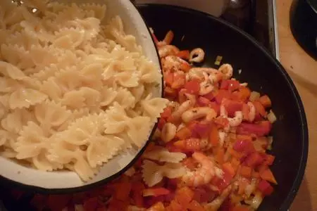 Фарфалле со сладким перцем и креветками (farfalle con peperoni e gamberi): шаг 6