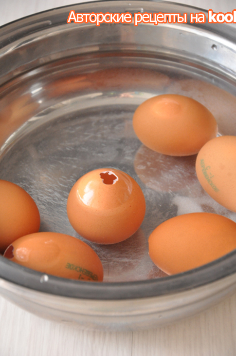 Шоколадные кексы «пасхальные яйца»,  испеченные в яичной скорлупе.: шаг 1