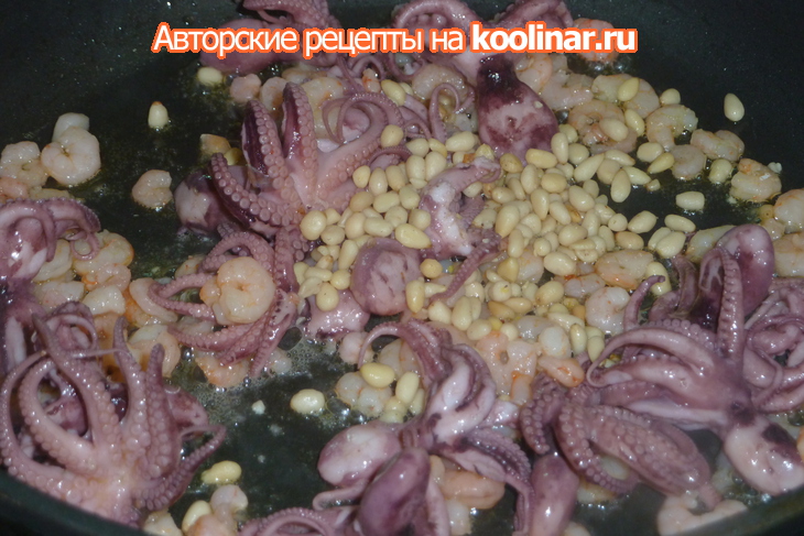 Салат из морепродуктов с кедровыми орешками и пармезаном - 2 ( флэшмоб нхзс): шаг 3