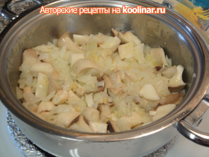 Крем суп с гребешками,броколи и грибами: шаг 3